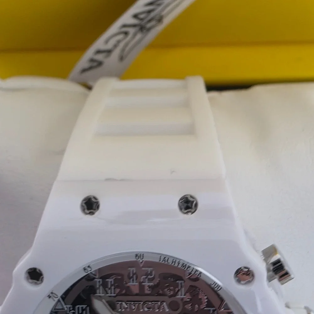 Invicta racing valyron